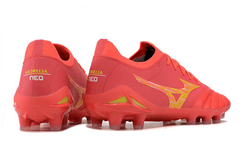 Bota de Fútbol Campo Mizuno Morelia Neo 4 Beta FG Roja e Dourada "Release Pack"