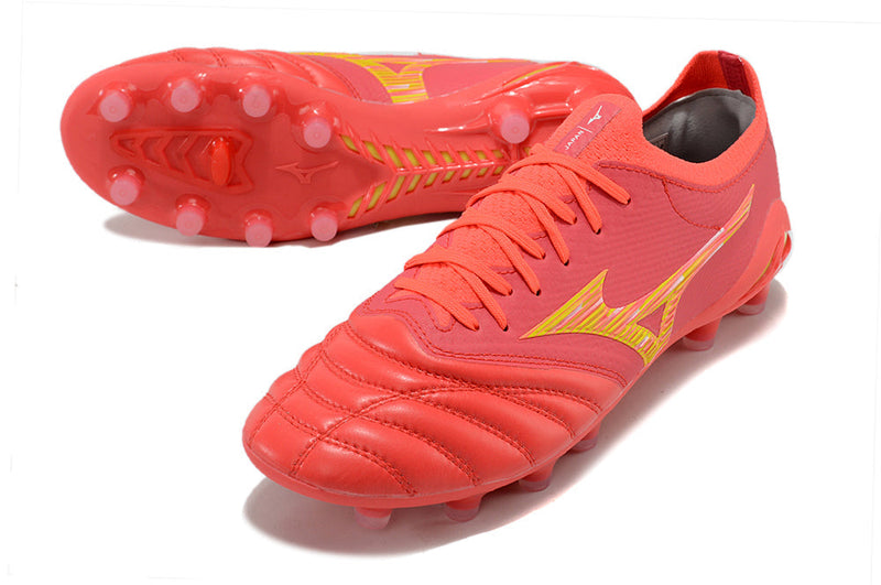 Bota de Fútbol Campo Mizuno Morelia Neo 4 Beta FG Roja e Dourada "Release Pack"