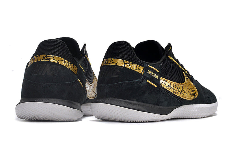 Bota de Fútbol Sala Nike StreetGato IC Negra e Dourada