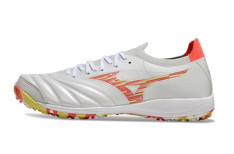 Bota de Fútbol para Césped Artificial Mizuno Morelia Neo Sala TF Blanca, Roja e Amarilla