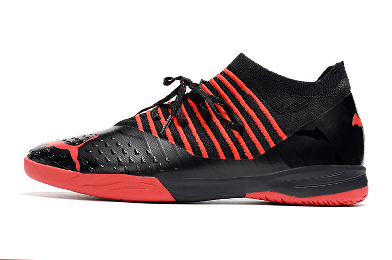 Bota de Fútbol Sala Puma Future Z 1.3 IC Negra e Roja "Batman"