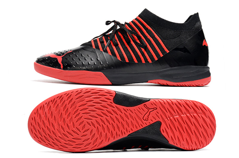 Bota de Fútbol Sala Puma Future Z 1.3 IC Negra e Roja "Batman"