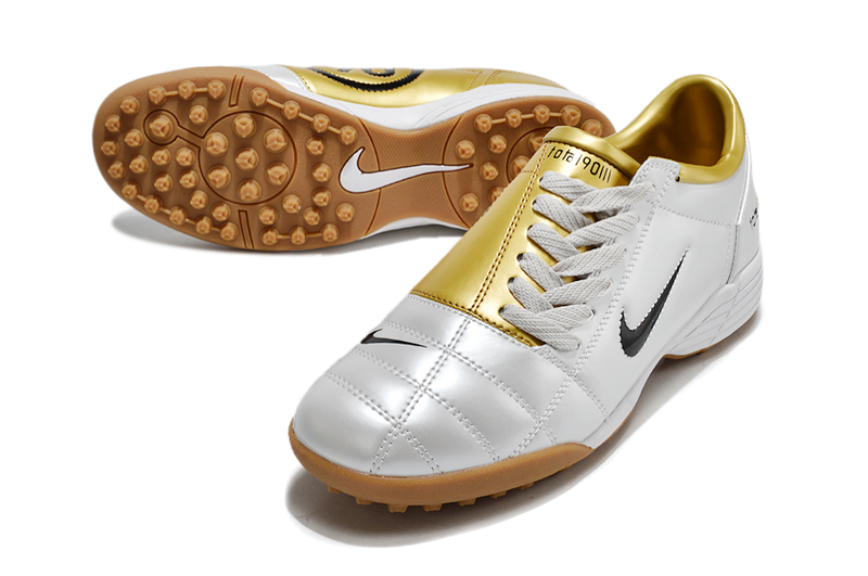 Bota de Fútbol para Césped Artificial Nike Total 90 TF Blanca e Dourada