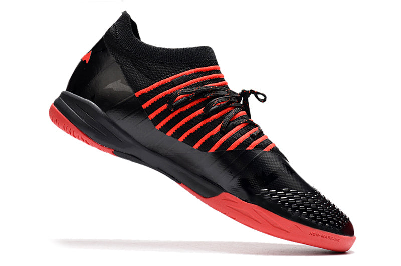 Bota de Fútbol Sala Puma Future Z 1.3 IC Negra e Roja "Batman"