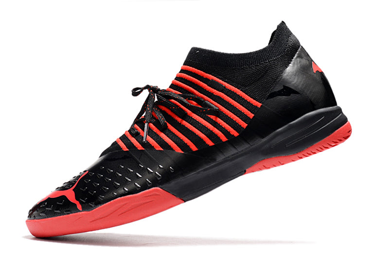 Bota de Fútbol Sala Puma Future Z 1.3 IC Negra e Roja "Batman"